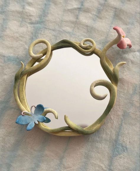 Clay Art Mirror Frame, Mirror With Clay Frame, Clay Decorated Mirror, Polymer Clay Mirror Frame Diy, Air Dry Clay Mirror Frame Diy, Mirror Air Dry Clay, Clay Mirror Frame Aesthetic, Clay Frame Mirror, Polymer Clay Mirror Frame