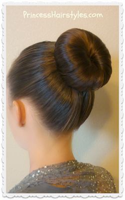 Easy dance bun hairstyle tutorial. Great for ballet, figure skating, gymnastics, etc. Dance Bun, Ballet Hair Bun, Curls Tutorial, Heat Curls, Donut Bun Hairstyles, Tutorial Hairstyles, Cute Bun Hairstyles, Easy Trendy Hairstyles, Long Bridal Hair