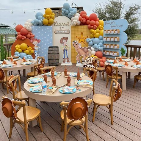 Double tap if your kid can’t get enough of Toy Story! 🌟🎈🤠🌟🎈🤠 Check out all 7 cool Toy Story birthday party photos from… | Instagram Toy Story Decorations, Birthday Party Photos, Toy Story Party Decorations, Toy Story Theme, Toy Story Birthday Party, Kids' Party, Woody Toy Story, Toy Story Birthday, Toy Story Party