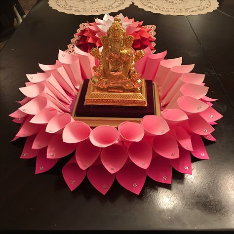 #GaneshDecor #GiantDahliaflower Ganesha Decoration Ideas Diy, Ganesh Aarti Thali Decoration, Ganpati Thali Decoration, Diwali Thali Decoration Ideas, Aarthi Plates Decoration, Ideas For Ganpati Decoration, Ganpati Bappa Decoration At Home, Diy Ganpati Decoration Ideas, Ganesha Decoration Ideas