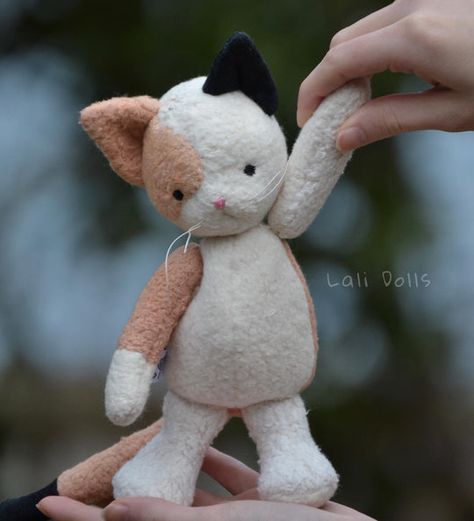 Doll making. Learn to make Natural Fiber art dolls with patterns and tutorials for needle felted doll making, Waldorf doll making, animal dolls, stuffed animals, sock monkeys and more