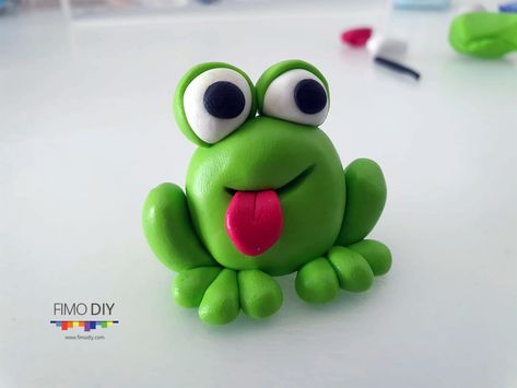 Polymer clay frog Polymer Clay Tutorials, Clay Art Aesthetic, Clay Crafts Easy, Frog Diy, Polymer Clay Frog, Clay Frog, Aesthetic Frog, Fimo Diy, Frog Mushroom