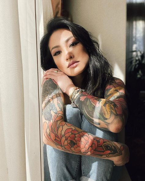 Heavy Tattooed Women, Tattooed Girl Aesthetic, Tattooed Brunette, Inked Woman, Tattooed People, Heavily Tattooed, Characters Female, Female Tattoo Models, Tattooed Woman