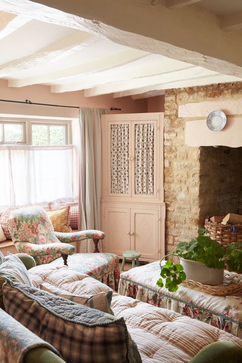 Cotswold Cottage Interior, Cotswolds House, Small Cottage Interiors, Cottage Lounge, English Cottage Interiors, Country Cottage Interiors, Cottage Interior Design, Cotswolds Cottage, Inglenook Fireplace