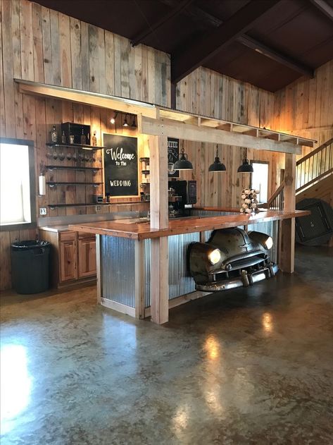 Barn Bar, Casa Garage, Bar Deco, Cushion Storage, Man Cave Home Bar, Home Bar Designs, Barn Style House, Pole Barn Homes, Interior Modern