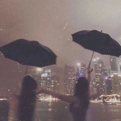 rain umbrella night luxe aesthetic city building skyscraper lights water palette girl friends dark brown black night life ———————————————————————————— (not my picture <3) #aesthetic #night #friends Rainy Vibes, Girl In Rain, Light Grunge, City Rain, Rain Pictures, Rainy Day Aesthetic, Night Rain, I Love Rain, Fotografi Vintage