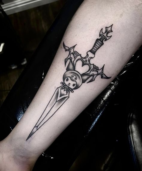 Aesthetic Knife Tattoo, Kawaii Knife Tattoo, Kuromi Knife Tattoo, Minimalist Goth Tattoo, Egirl Tattoos Ideas, Cool Goth Tattoos, Tatuajes Kuromi, Cute Dagger Tattoo, Cute Knife Tattoo
