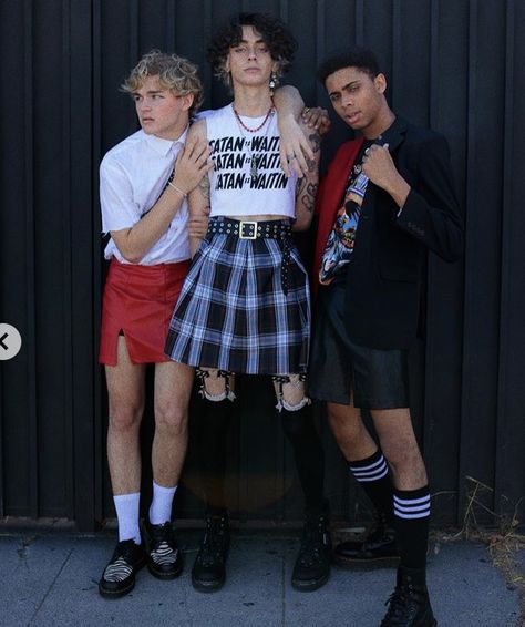 Willow Smith Aesthetic Outfits, Heir Of Atticus Skirt, Men’s Fashion Feminine, Feminine Fashion Men, Gender Fluid Clothing, Feminine Boys Style, Gender Fluid Clothes, Trans Guy Fashion, Genderqueer Fashion Men