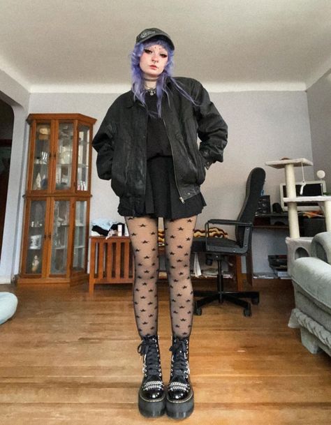 @mirandathekitten on instagram Grunge Rock Aesthetic Outfits, Seattle Aesthetic Outfit Summer, 2024 Alt Fashion, Alt Chic Outfit, Comfy Alternative Outfits, Dark Alternative Aesthetic, Tumblr Outfits Grunge, Alt Skirt Outfits, Grunge Going Out Outfits