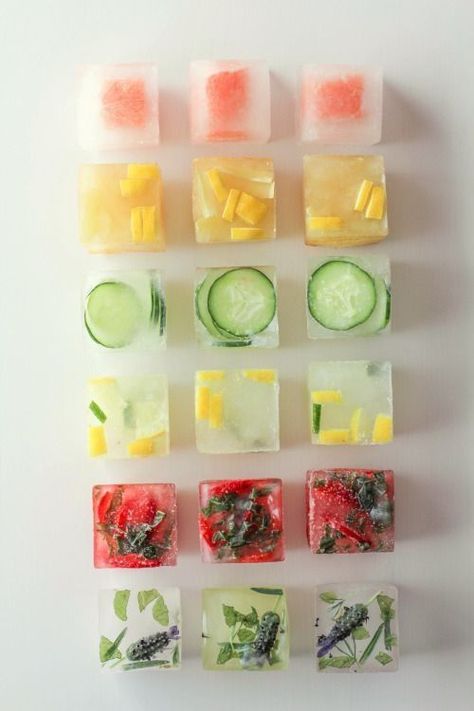 Infused Water, Flavored Ice Cubes, Sommer Mad, Flavored Ice, Resep Smoothie, Resep Diet, Infused Water Recipes, Fruit Ice, Flavor Ice