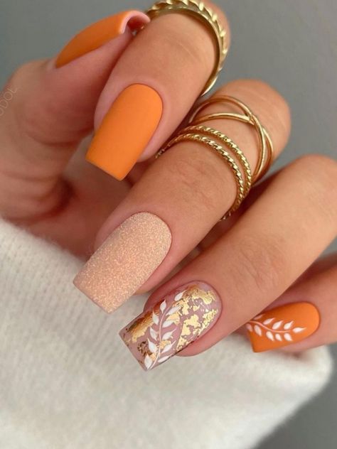 burnt orange acrylic nails with glitter and fall leaves Fall Thanksgiving Nails, Simple Fall Nails, Orange Nail Designs, Beauty Hacks Nails, Nail Art For Beginners, Sweater Nails, Trendy Nail Art Designs, Geometric Nail, Thanksgiving Nails