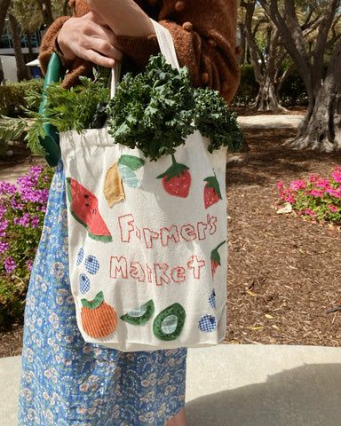 DIY Farmer’s Market Tote Bag With Laura Prietto Couture, Farmers Market Doodle, Spring Farmers Market Aesthetic, Farmers Market Ideas To Sell, Farmers Market Crafts, Hygge Crafts, Tote Bags Aesthetic, Diy Tote Bag Design, Farmers Market Tote Bag