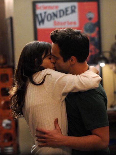 New Girl Series, New Girl Nick And Jess, Jess New Girl, New Girl Tv Show, Nick And Jess, New Girl Quotes, Best Tv Couples, Perfect Kiss, Jake Johnson