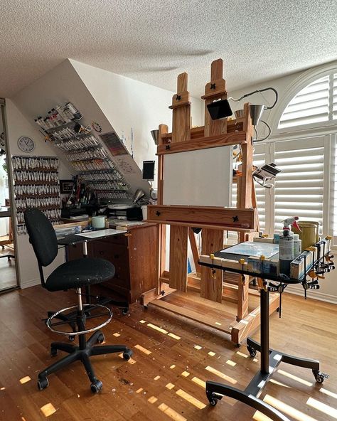 Feeling grateful and blessed to welcome this beauty into my creative space. The Abiquiu Deluxe Easel from BEST Line is the perfect addition… | Instagram Art Studio Easel, Artist Easel Plans, Artist Home Studio, Studio Room Ideas, Art Studio Storage, Grateful And Blessed, Painters Studio, Feeling Grateful, Art Studio Space