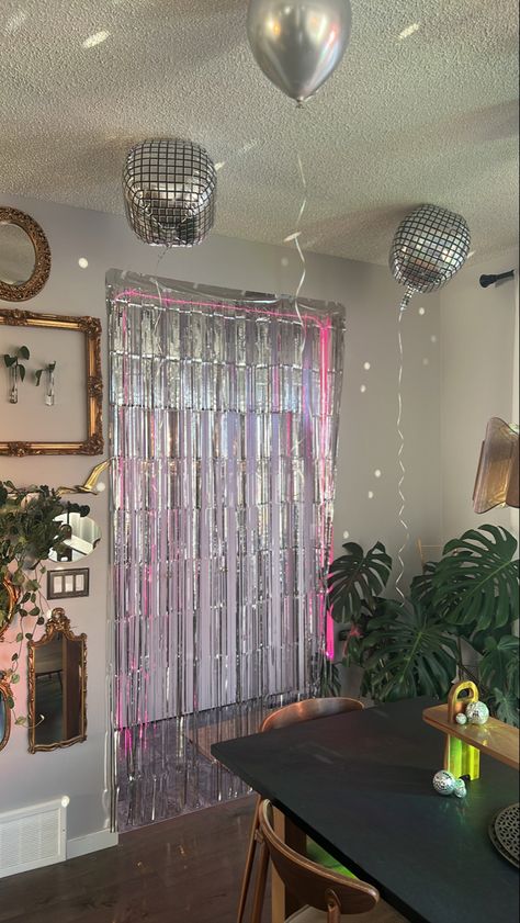 Disco Ball Decor Birthday Party, Tinsel Birthday Decorations, 90s Disco Theme Party, Disco Ball Decorations Party, Silent Disco Decorations, Disco Glam Birthday Party, Disco Ball 30th Birthday, Mirror Ball Theme Party, 70 Disco Party Decorations