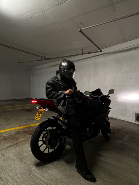 Darkverse Series, Tristan Caine, Young Justice Characters, Morana Vitalio, Balap Motor, Image Moto, Bike Aesthetic, Fotografi Urban, Biker Aesthetic