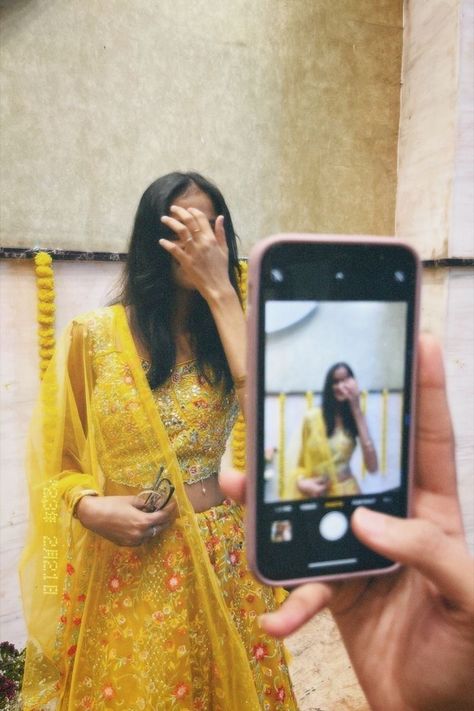 Desi Fit Photoshoot, Desi Aesthetic Poses, Desi Aesthetic Pictures Ideas, Aesthetic Desi Poses, Desi Asthetic Poses, Traditional Photography Poses, Shaadi Aesthetic, Indian Wedding Aesthetic, Desi Vibes