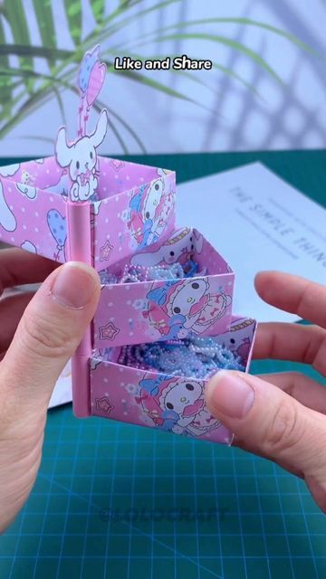 Mainan Diy, Hadiah Diy, Book Crafts Diy, Diy Crafts Bookmarks, Paper Craft Videos, Seni Dan Kraf, Folding Origami, Instruções Origami, Easy Paper Crafts Diy