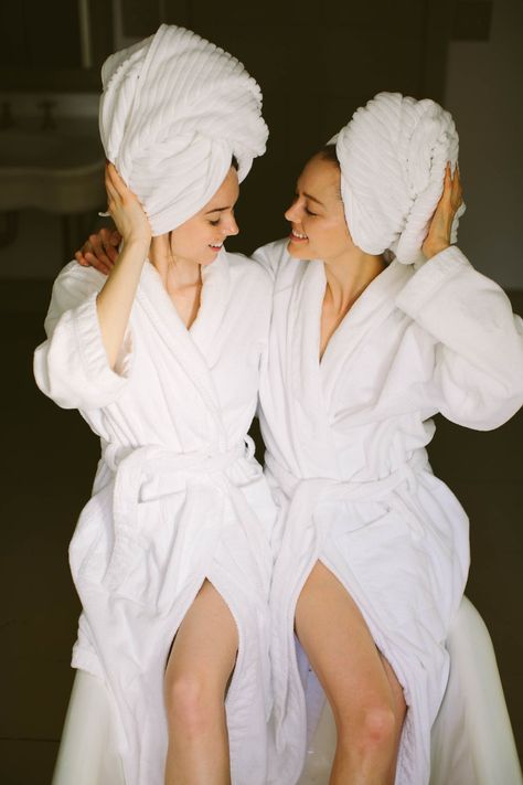 Spa Day Photoshoot, Spa Photoshoot Ideas, Spa Day Aesthetic, Spa Day Essentials, Spa Photoshoot, Girls Spa Day, Spa Pictures, Mother Daughter Spa, Spa Photography