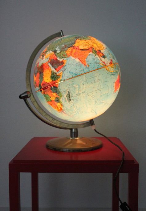 World Globe Lamp, Map Monde, Library Lamp, Globe Map, Globe Lamp, Globe Light, Globe Art, Turn To Stone, Hippie Homes