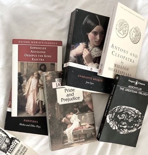 Classic Books, Foto Langka, Chaotic Academia, Siluete Umane, Image Swag, Penguin Classics, Girl Reading, Classic Literature, I Love Books