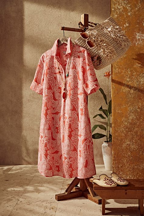 The Linen Paisley Popover Dress hits all the marks for cool, comfortable attire. Made with lightweight linen, this knee length design features a seasonal paisley print, front pockets, and concealed buttons on the collared neckline. You barely need to consider other dress options for your outdoor affairs, especially when you pair this dress with slide sandals. Knee Length Shirts For Women, Chicos Dresses, Cotton Tops Designs, Cotton Night Dress, Frocks And Gowns, Popover Dress, Kurta Designs Women, Designs For Dresses, New Clothes