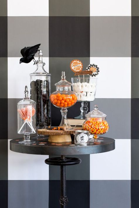 HOW TO STYLE A VINTAGE DIY SPOOKY HALLOWEEN CANDY BAR Buffalo Check Wall, Halloween Candy Buffet, Vintage Candy Bars, Halloween Candy Bar, Spooky Candy, Sweet 16 Masquerade, Halloween Food Appetizers, Halloween Backdrop, Halloween Party Diy