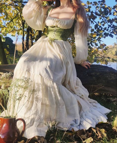 Aesthetic and cute cottagecore outfit ideas Ren Faire Outfits, Gaun Abad Pertengahan, Fairycore Outfits, Cottagecore Outfit, Cottagecore Dresses, Fair Outfits, Fest Outfits, Cottagecore Outfits, Mode Hippie