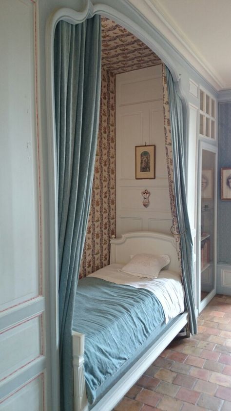 Vintage sleeping nook, Chateau Villandry, France Dream Rooms, Bed Under Stairs, Alcove Bed, Muebles Shabby Chic, Sleeping Nook, Bed Nook, Built In Bed, Hus Inspiration, Beautiful Bedrooms