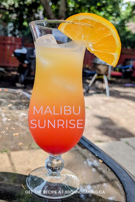 Malibu Sunrise Cocktail, Light Cocktail Recipes, Sunrise Drink, Malibu Sunrise, Paradise Cocktail, Warm Drinks Recipes, Medical Remedies, Bar Tender, Sunrise Cocktail