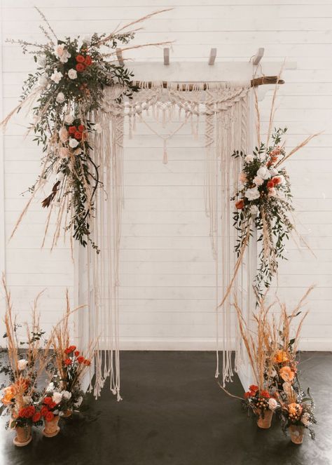 Photos: @haleymcelroy.co⁠ Brides of Oklahoma FEATURED vendors:⁠⠀ Venue: @810ranchandcattleco⁠⠀ Florals: @theflowershoppryor⁠ #bridesofok #oklahomawedding #bohowedding #boho #southwesternwedding #southwesterninspiration #romanticwedding #moodywedding #styledshoot Wedding Arch Florals, Macrame Arch, Macrame Wedding Decor, Macrame Wedding Arch, Boho Wedding Colors, Southwestern Wedding, Macrame Wedding Backdrop, Wedding Alters, Boda Diy