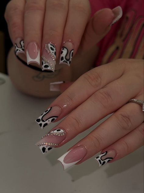 Free Style Nails Design, No Charm Nails, Bougie Nails Acrylic, Cow Print Toe Nails, Vaquita Nails, Nail Designs Cow Print, Rodeo Nails Designs, Cowgirl Nails Designs, Cow Nails Acrylic