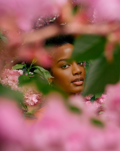 Tumblr, Ebonee Davis, Beautiful Photoshoot Ideas, Spring Photoshoot, Flower Photoshoot, Nature Photoshoot, Dreamy Photography, Creative Photoshoot Ideas, Photographie Portrait Inspiration