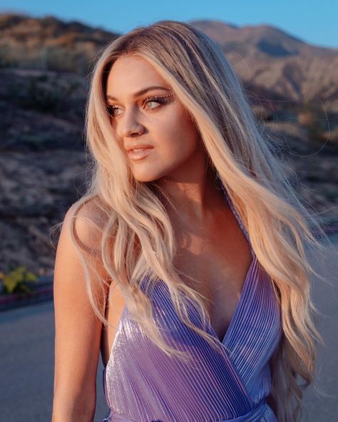 Country Music Stars, Tumblr, Posing Guide, Kelsie Ballerini, Kelsey Ballerini, Virginia Bluebells, Kelsea Ballerini, Female Musicians, Country Music Artists