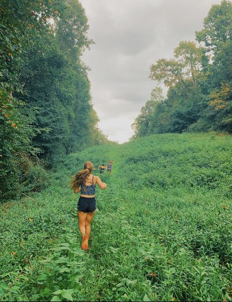 Active Aesthetic Lifestyle, Runner Asethic, Running Aesthetic Summer, Running Pictures Aesthetic, Alissa Aesthetic, Marathon Runner Aesthetic, Athlete Aesthetic Girl, Aesthetic Cross Country, Cross Country Running Aesthetic