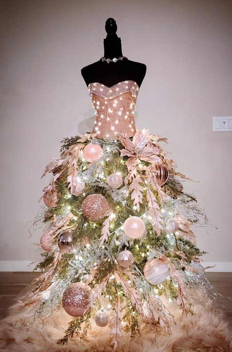 Art Floral Noel, Dress Form Decor, Dress Form Christmas Tree, Mannequin Christmas Tree, Flocked Christmas Trees Decorated, Christmas Tree Dress, Pencil Christmas Tree, Tree Dress, Pink Christmas Decorations