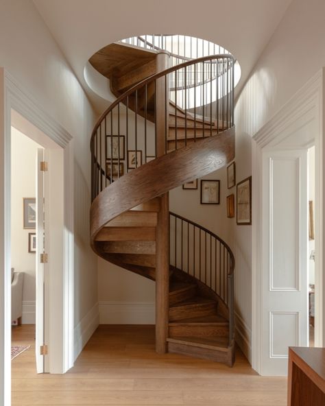 Space Saving Staircase, Round Stairs, Wooden Staircases, Spiral Stairs, Wooden Stairs, House Stairs, Spiral Staircase, Staircase Design, Stairs Design
