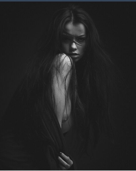 Absence Color Of The Week, Art Photography Portrait, Photographie Portrait Inspiration, Art Of Love, She Is Gorgeous, Beauty Shots, Dark Photography, Creative Portraits, Dark Beauty