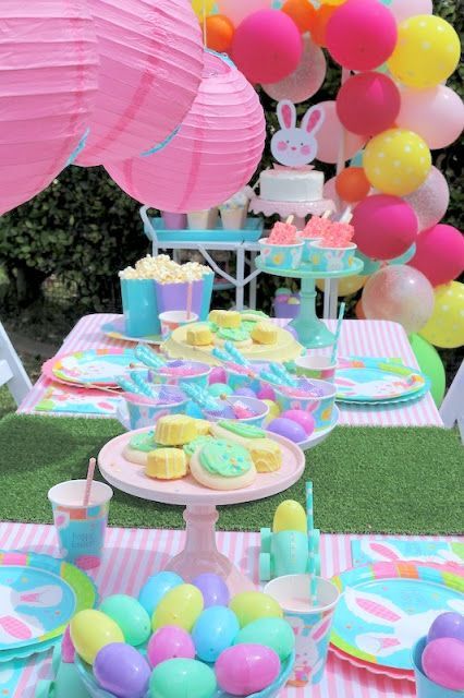 Easter is just a hippity hop away! Are you ready to celebrate all things eggs, sweet treats, and cute bunnies? We've got some fun party ideas to share! From balloons, to candies, and cute Easter themed party goods, @Party City has everything you need! See all the hop-tastic details here ---> www.lauraslittlep... #EasterParty Easter Kids Party Decorations, Easter Kid Party, Easter Party Theme Ideas, Peeps Theme Easter Party, Peep Themed Party, Kid Easter Party, Peeps Party Ideas, Easter Egg Party Ideas, Easter Party Food For Kids