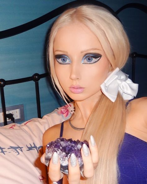 amatue21 space alien human barbie valeria lukyanova Doll Make Up, Alien Human, Human Barbie, Valeria Lukyanova, Brown Co, Barbie Makeup, Space Aliens, Doll Makeup, Valley Of The Dolls