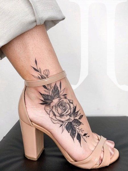 Men Tattoos, Delicate Feminine Tattoos, Tato Lengan, Ankle Tattoos For Women, Ankle Tattoo Small, Foot Tattoos For Women, Tattoos For Women Flowers, Floral Tattoo Design, Make Tattoo