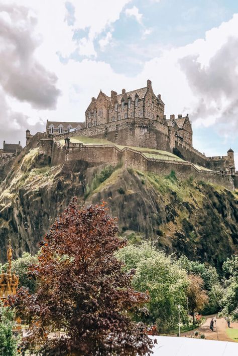 Edinburgh Castle in Scotland! This castle is by far one of the most beautiful castles in the world! This castle/fortress dominates central Edinburgh. It’s imposing walls jut up in the middle of the city while it sits on top of an extinct volcano. Click the pin to check out the top 10 things to do and see in Scotland on avenlylane.com! #avenlylane #scotland #castles #europe #bucketlist #travelinspiration Scotland Bucket List, Scotland Aesthetic, Most Beautiful Places On Earth, Highlands Scotland, Stirling Castle, Leg Cast, House Sitter, Castles In Scotland, Scotland Castles