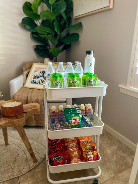 Essen, Snack Cart In Bedroom, Snack Cart Organization, Snack Cart For Bedroom, Snack Cart Ideas For Salon, Snack Trolley Ideas, Work Snacks Office Drawer, Nail Cart Organizer Ideas, College Dorm Room Bathroom Ideas