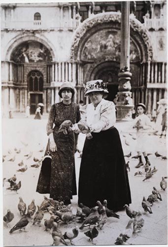 Alice B Toklas, Gertrude Stein, Vintage Lesbian, Cafe Society, Wild Love, San Marco, Lesbian Couple, Famous Women, Rare Books