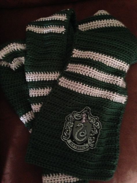 Slytherin Scarf Aesthetic, Slytherin Scarf Pattern, Crochet Slytherin Scarf, Slytherin Scarf Crochet, Slytherin Crochet, Slytherin Scarf, Scarf Aesthetic, Crochet Scarf For Beginners, Silver Scarf