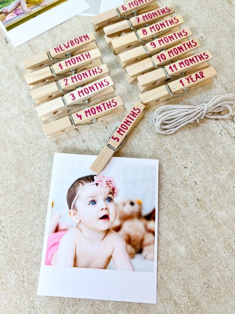 1st Birthday Photo Props, Margaritas, Clothes Line Picture Display, Diy Photo Garland First Birthday, One Birthday Decorations, One Year Photo Display, 1st Birthday Party Photos, Wedding Baby Photos Display, Diy First Birthday Photo Display