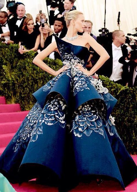 Karolina Kurkova at 2014 #metgala Croquis, Tumblr, Haute Couture, Couture, Best Met Gala Looks, Night Luxe, Met Gala Outfits, Met Gala Dresses, Karolina Kurkova