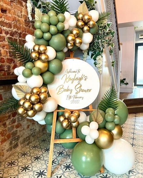 Easel Balloon Display, Ballon Display, Easel Decoration Ideas, Ideas De Baby Shower Decoracion, Baby Shower Entrance Decor, Welcome Baby Decoration Ideas, Baby Shower Easel, Elegant Baby Shower Ideas, Diy Baby Shower Decorations Boy