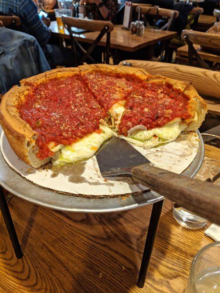 Giordanos Pizza, Pizza Chicago, Chicago Deep Dish, Cheese Pizza Recipe, Chicago Deep Dish Pizza, True Food Kitchen, Delicious Pizza Recipes, Chicago Style Pizza, Chicago Pizza