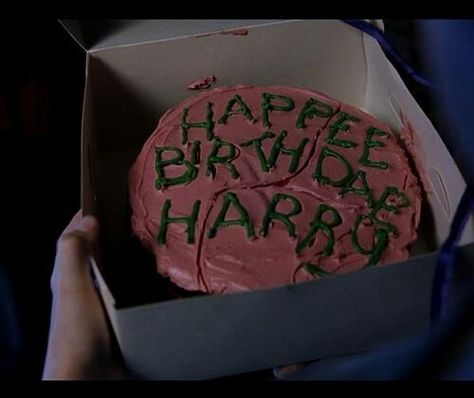 Happee Birthdae Harry - Cake from Hagrid Essen, Hagrid Cake, Harry Potter Hagrid, Happee Birthdae Harry, Gateau Harry Potter, Happy Birthday Harry Potter, Bolo Harry Potter, Disney Cake Toppers, Harry Birthday